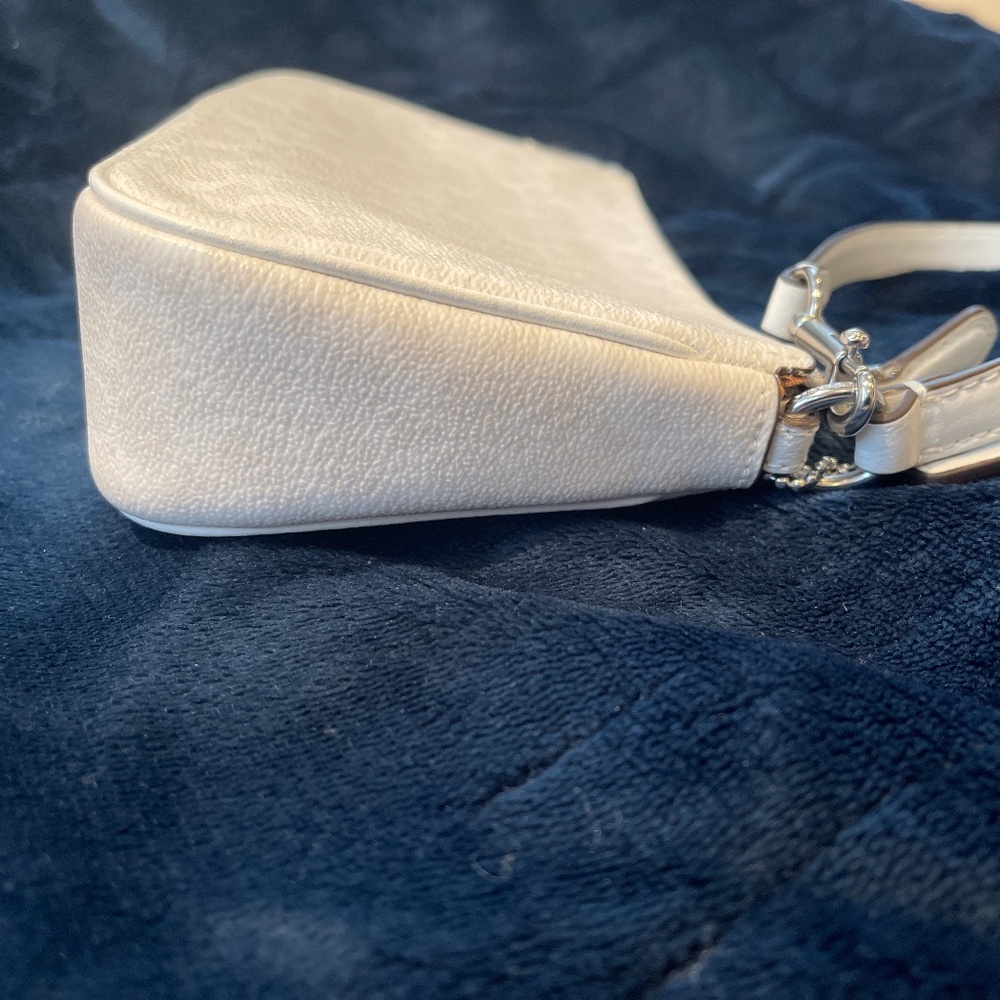 NWOT Coach Nolita 19 Signature Canvas Wristlet Glacier White Silver Hardware - Picture 6 of 12